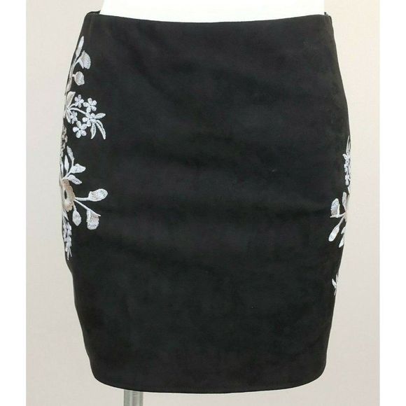 Jun & Ivy Embroidered Faux Suede Black Mini Skirt S NWT - Picture 1 of 6